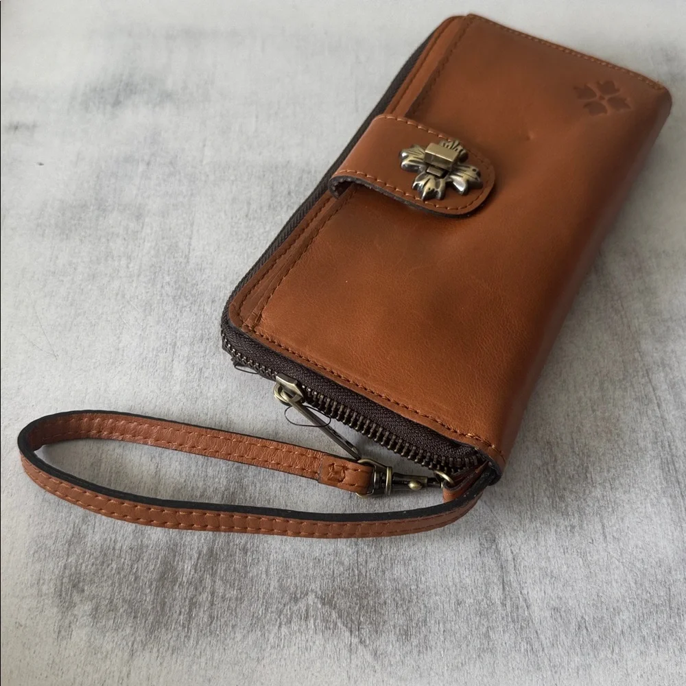 Patricia Nash Vintage Disteress Edeline Leather Large Wristlet Wallet Biscuit
